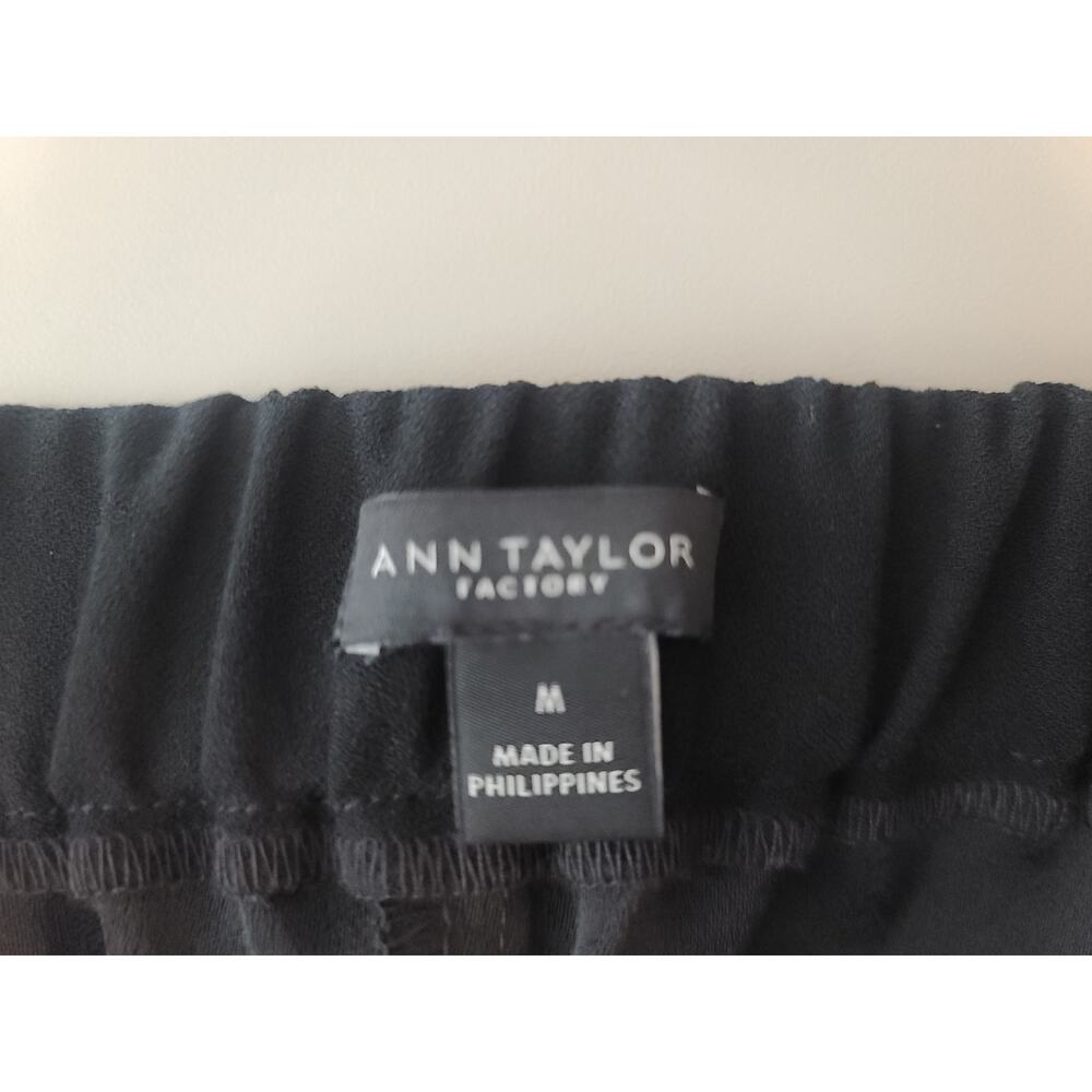 Ann Taylor Factory black flowy pleated pull on pants - medium - Picture 3 of 6